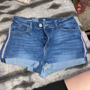 So size 11 “favorite High rise shortie blue shorts